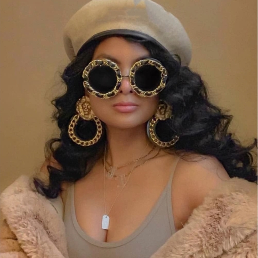 Round Oversized Sunglasses with Gold Chain Detail – Retro Vintage Fashion Shades